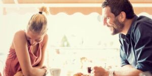 الابتسامة وحركات الشفاه