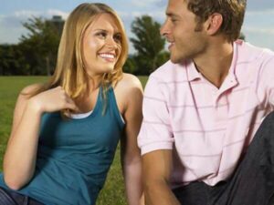 حركة الرأس من علامات حب الرجل